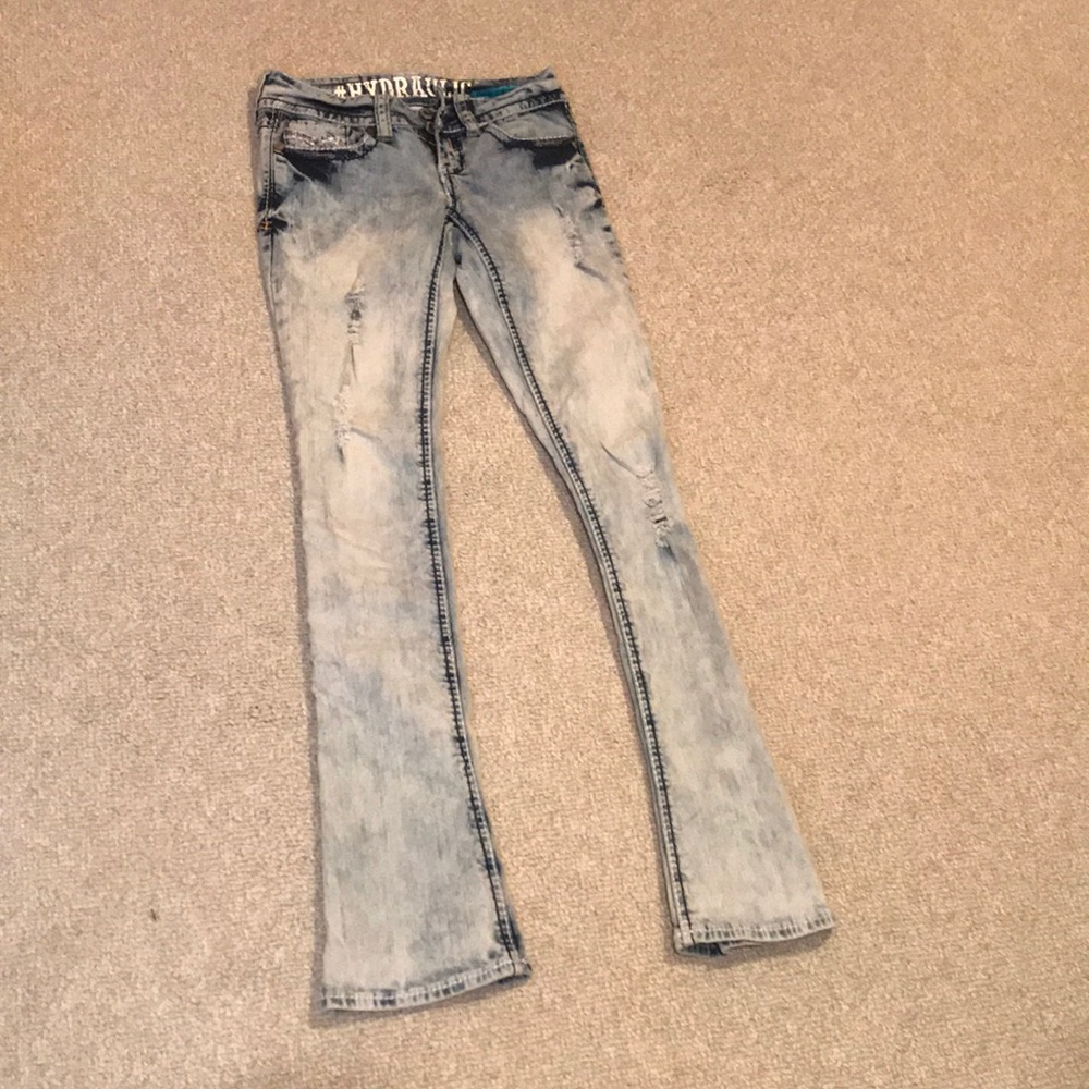 Hydraulic acid wash distressed jeans